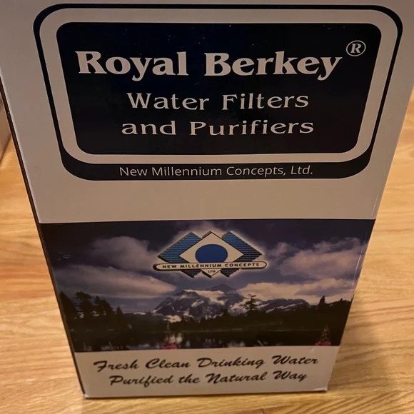 ROYAL BERKEY WATER FILTER WITH METAL STAND + SPIGOT + 2 FILTERS - Picture 3 of 6